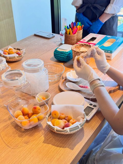 🌿 夏休み限定 🌿
梅シロップ手づくり体験は
8月31日までとなります✨
今年収穫した梅の在庫も残りわずかとなってきました🥹
「やってみたい!」と思っていた方は、
ぜひお早めにご予約ください😊
📅 開催期間:8月31日まで
⏰ 体験時間:約30〜40分
🎁 作った梅シロップはそのままお持ち帰りいただけます♪
ご予約優先ですが、空きがあれば当日参加もOKです🙆♀️
この夏だけの特別な思い出に、
オリジナルの梅シロップを作ってみませんか?🌿✨
ご予約はこちら➡️ https://ume-teshigoto.com/
ご予約お待ちしております😊
🏠 伊香保梅の手仕事屋
📍 〒377-0102 群馬県渋川市伊香保町伊香保45 2F
📍石段街166段目
* 営業時間:10:00〜16:00
* 定休日:木曜日
#伊香保梅の手仕事屋 #梅 #体験 #ドリンク #伊香保