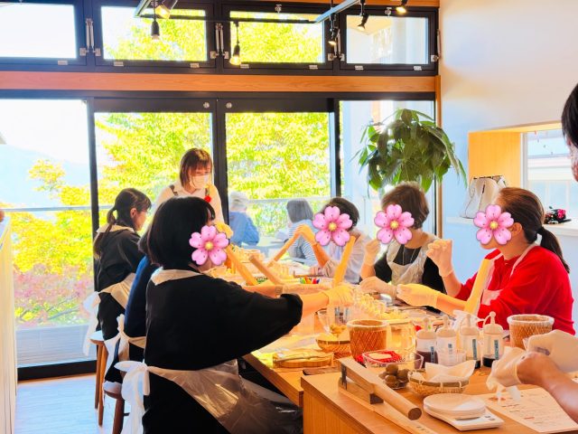 🌸 みんなで楽しむ、梅の手仕事体験 🌸
木のぬくもりを感じる空間で、梅の手仕事を楽しんでみませんか?
初めての方も気軽に楽しめる、梅の魅力にふれる体験です。
自分だけのオリジナル梅づくりは、旅の素敵な思い出にもなります。🎁
伊香保観光の際は、ぜひお立ち寄りください。🙆♀️
📍 伊香保梅の手仕事屋
📍〒377-0102 群馬県渋川市伊香保町伊香保45 2F
📍石段街166段目
* 営業時間:10:00〜16:00
* 定休日:木曜日
📍ご予約はInstagramプロフィールのリンクから!
皆さまのご参加をお待ちしております🌸
#伊香保梅の手仕事屋 #梅 #手仕事 #伊香保温泉♨️ #伊香保